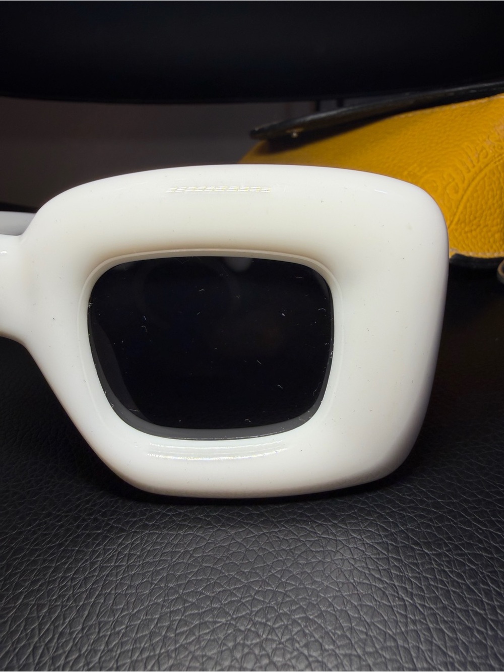 LOEWE Inflated oversized square-frame acetate Woman’s sunglasses Case Pre Owned - Picture 4 of 16